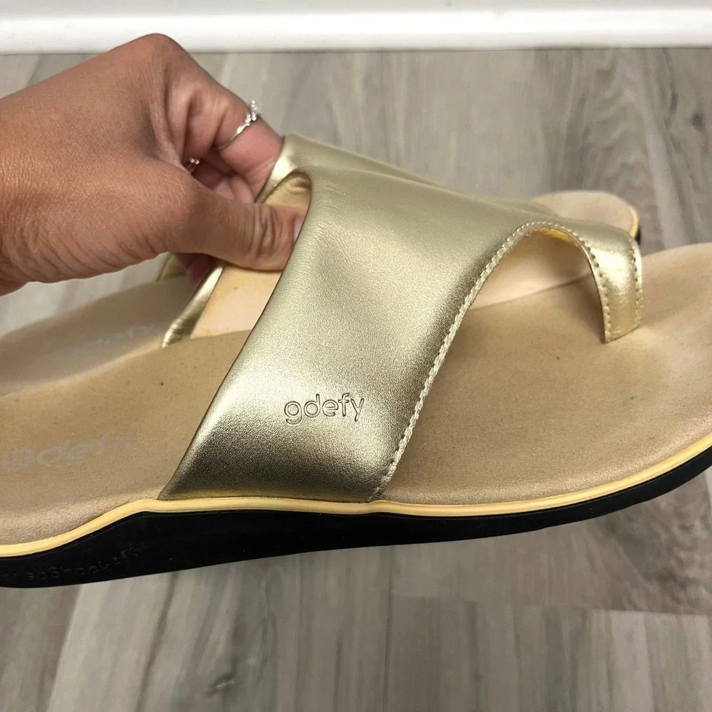Gdefy‎ Gravity Defyer Sandals Women's 11 Gold Metallic Leather VersoShock Tech
